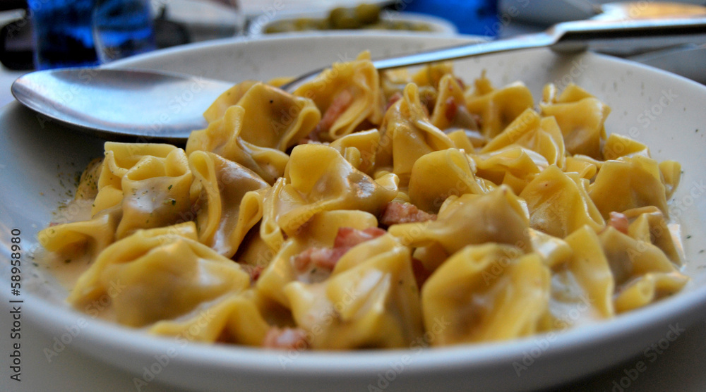 Assiette de Raviolis au Jambn de Parme Assiette de Raviolis au Jambn de Parme