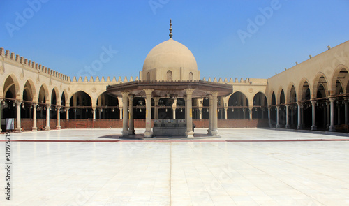 Mosques & Pillars / historical islamic architecture mosques