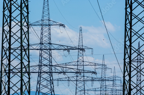 Stromasten einer Hochspannungsleitung photo