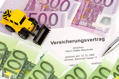 Versicherungsvertrag für neuen Bagger photo