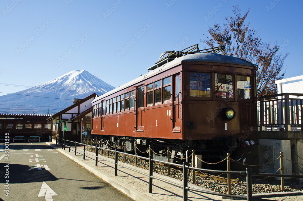 Obraz premium Train in Kawaguchiko Station