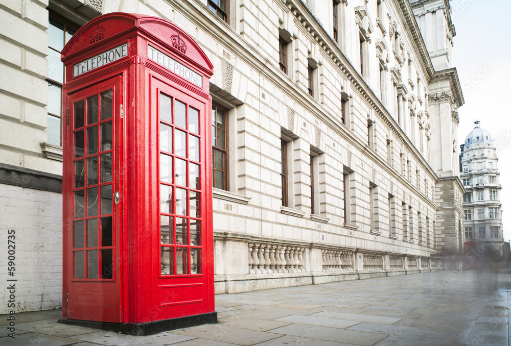 Phone cabine in London - obrazy, fototapety, plakaty 