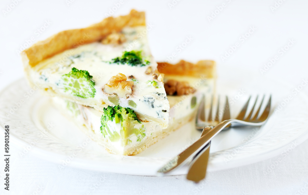 Broccoli, blue cheese and walnut pie Broccoli, blue cheese and walnut pie