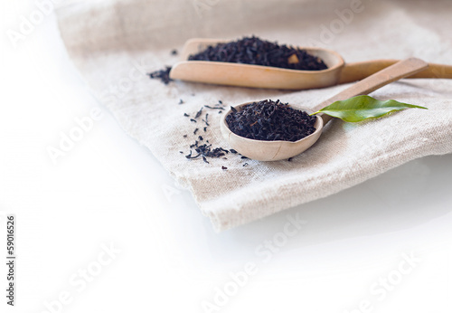 Fotografija Fresh dried loose-leaf tea