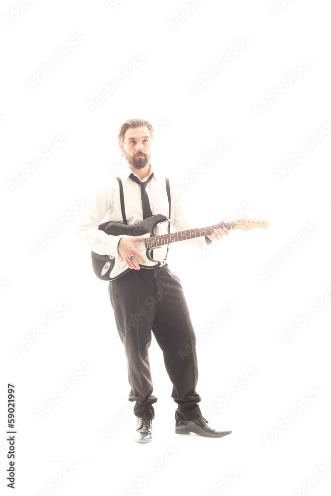 stehender mann mit e-gitarre stehender mann mit e-gitarre