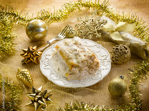 Cuadro en lienzo cannelloni over golden christmas table