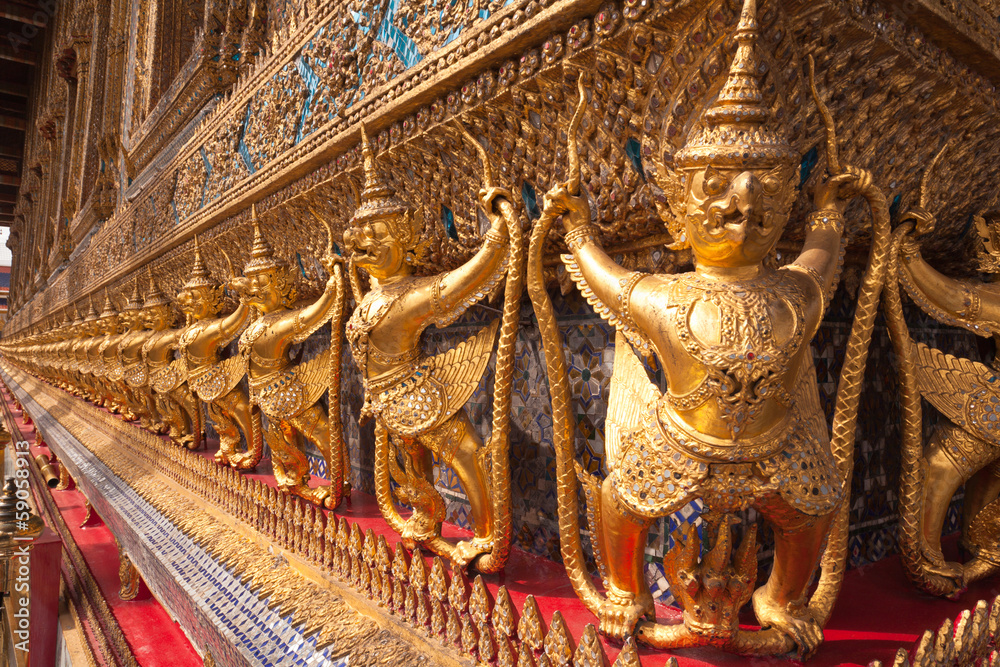 statues divinités, palais royal, Bangkok, Thaïlande