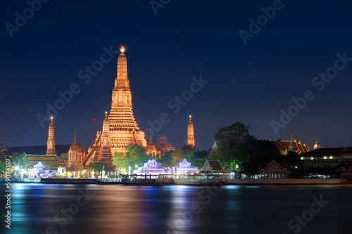 Wat Arun  Temple de l Aube   Bangkok  Tha  lande