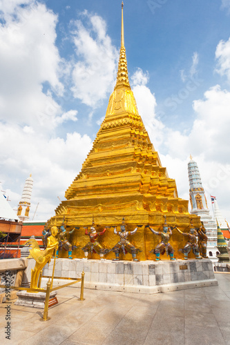 Phra Siratana Chedi, Bangkok, ThaÏlande photo