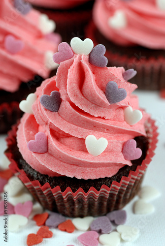 cupcake rosa con cuori