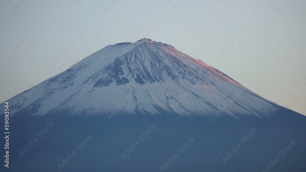 夕日があたる富士山 アップ (インターバル撮影) 夕日があたる富士山 アップ (インターバル撮影)
