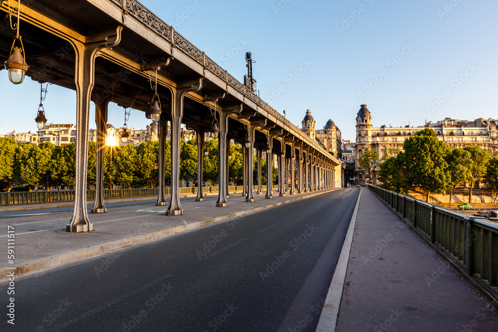 Bir-Hakeim Bridge in the Morning, Paris, France Bir-Hakeim Bridge in the Morning, Paris, France