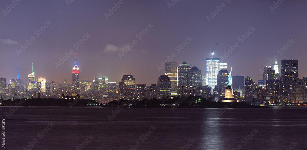 Fototapeta premium New York City lower Manhattan skyline at night