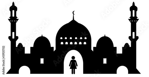 Femme devant une mosquée