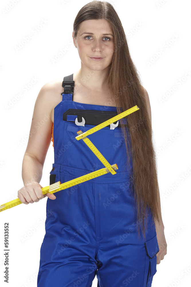 Junge Handwerkerin mit Zollstock Junge Handwerkerin mit Zollstock