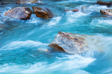 Papier peint photo Rivière Rivière glaciaire aux eaux turquoise  © Lars Johansson