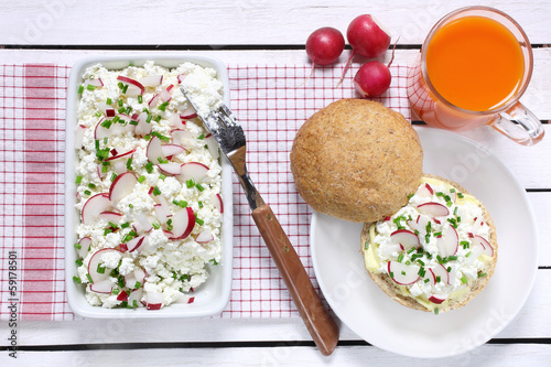 Cottage cheese, bread roll, radish and juice