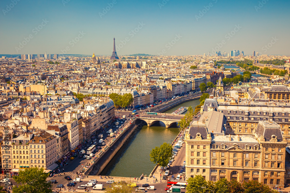 Naklejka premium Widok z lotu ptaka na Paryż