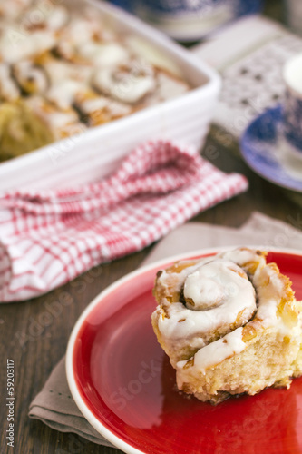 Wallpaper Mural Cinnamon roll, offset vertical Torontodigital.ca