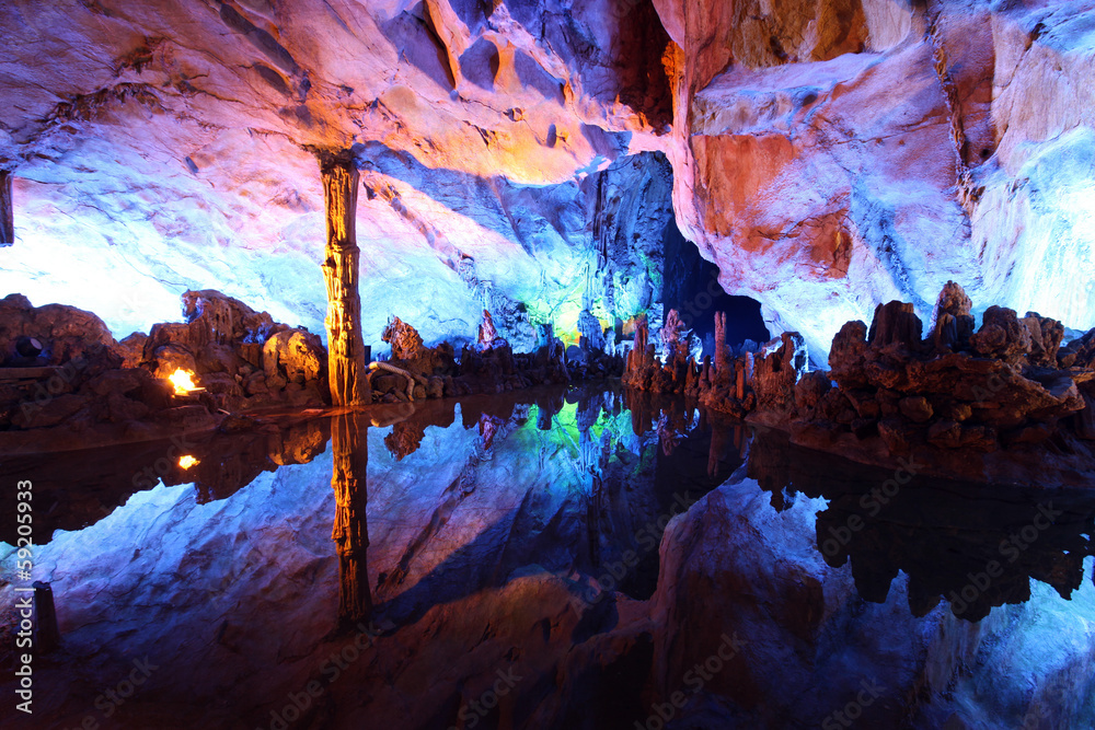 Obraz na plátně Underground lake in Reed Flute Caves in Guilin, China