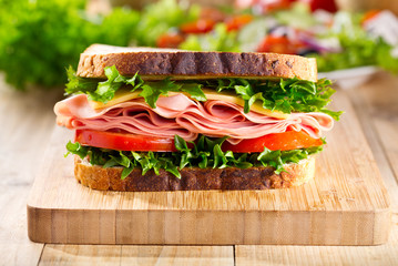 Sierkussen Snackbar Knapperige sandwich met spek  © Nitr