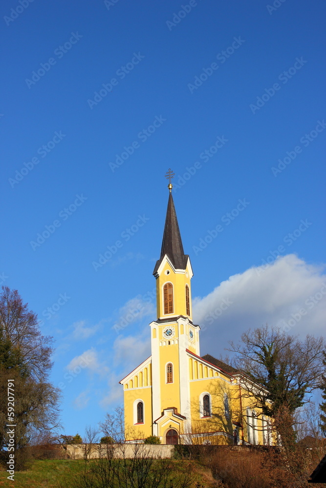 Kirche von St. Johann-Köppling im Spätherbst bzw. Winter