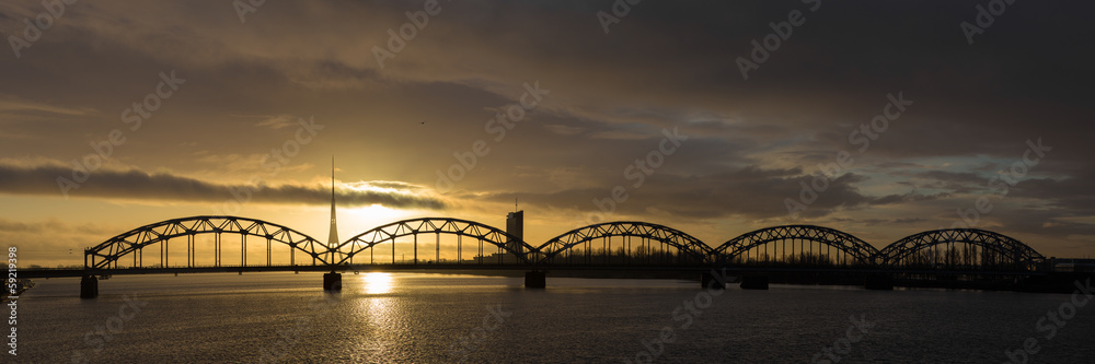 Obraz premium The railway bridge