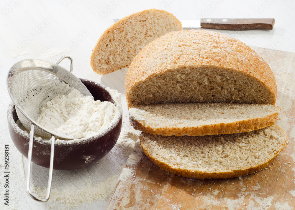 Naklejka premium Bread on wooden table