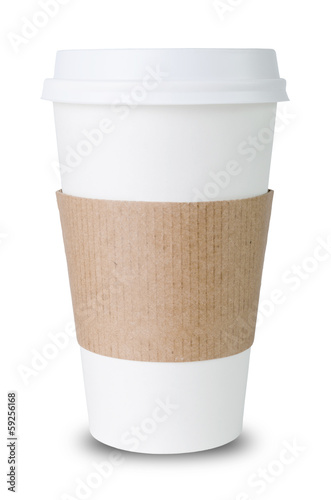 Pappbecher mit Sleeve vor weißem Hintergrund