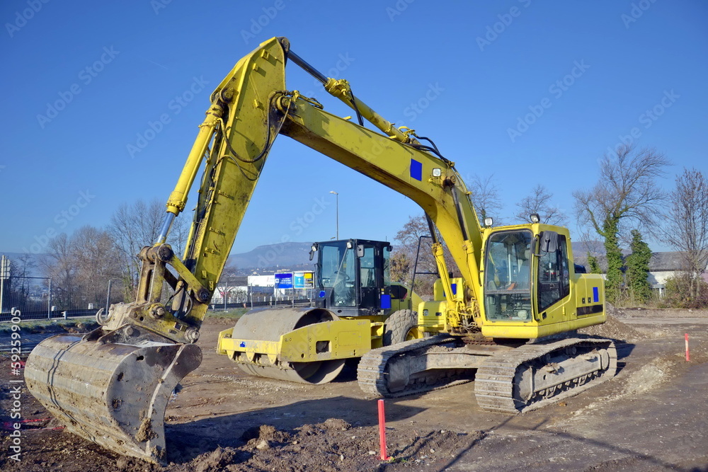 tracto pelle sur un chantier