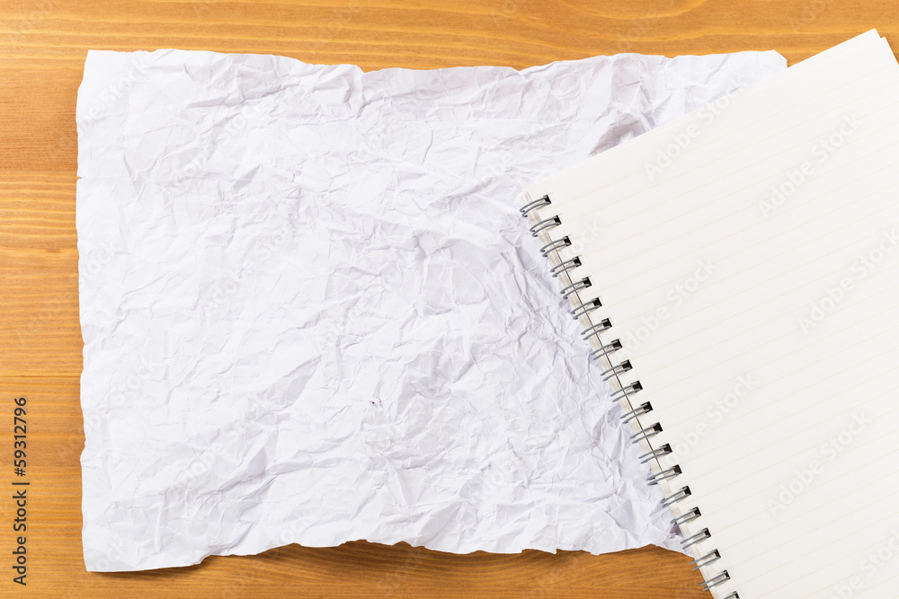 Obraz premium White crumple paper and notepad