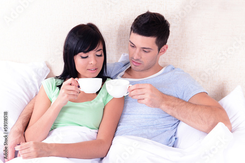 Couple in love drinking cof...