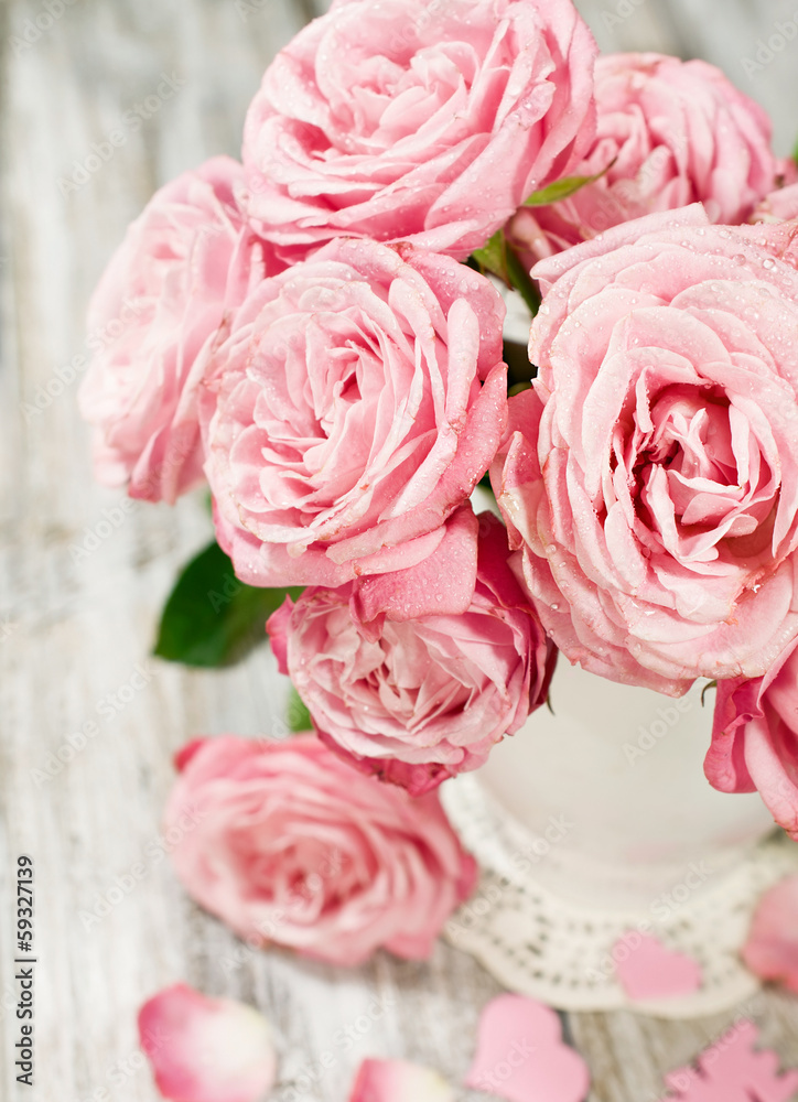 bouquet of pink roses in a vase close-up bouquet of pink roses in a vase close-up