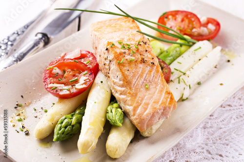 asparagus with salmon