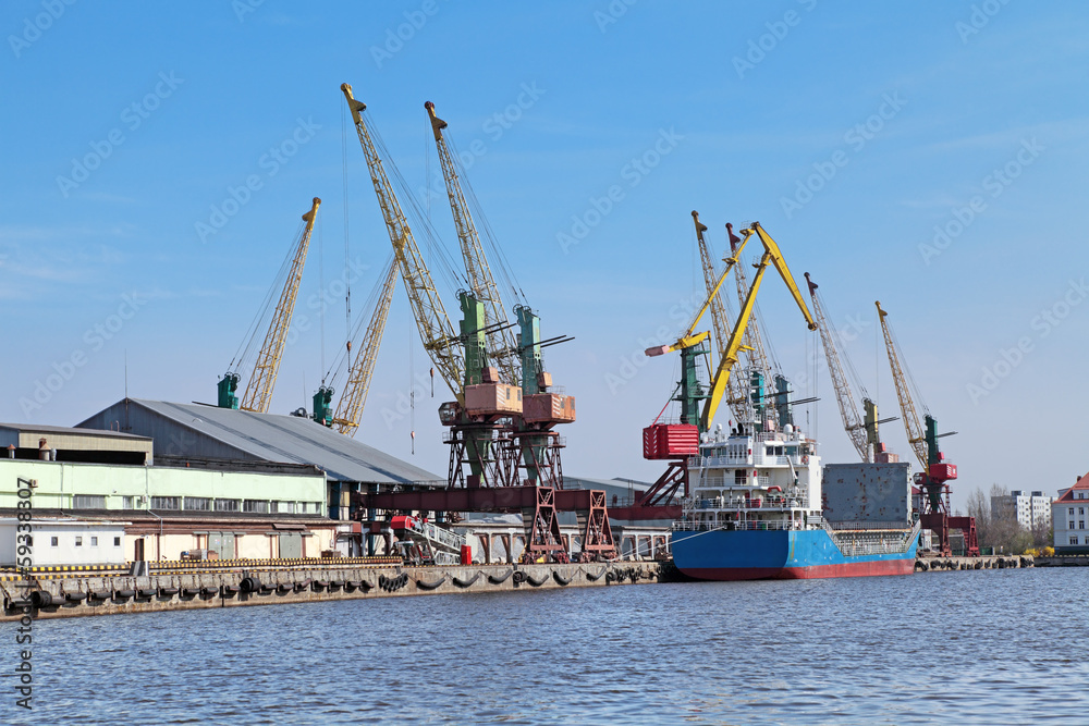 Commercial port
