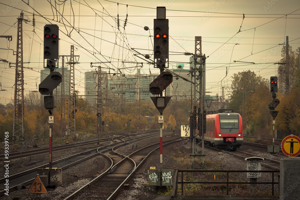 Obraz premium Mobile photography tone red train on railway track