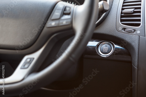 Button of automatic start and stop the engine car © Kekyalyaynen