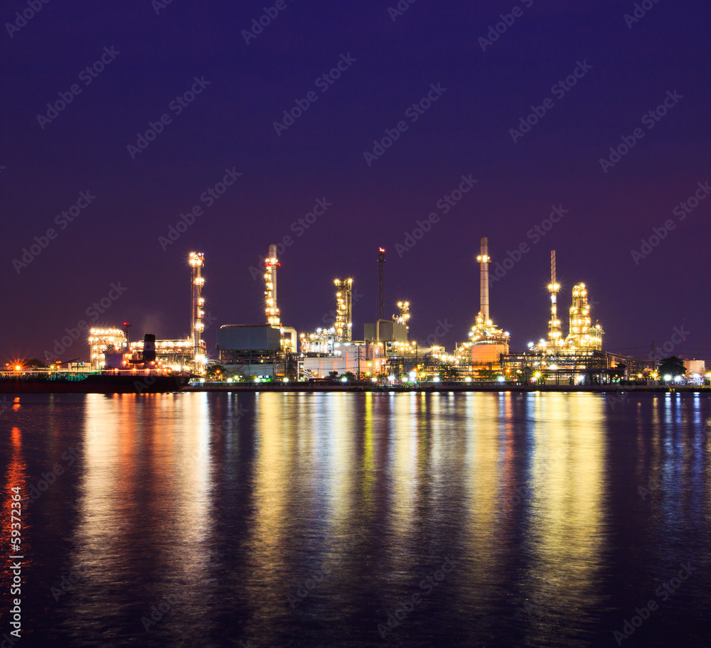 Obraz premium Oil refinery