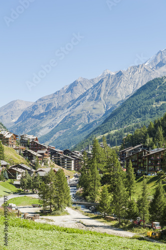 Zermatt, Bergdorf, Walliser Alpen, Bauboom, Schweiz © bill_17