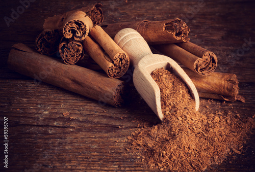 Photos Sticks and ground ceylon cinnamon