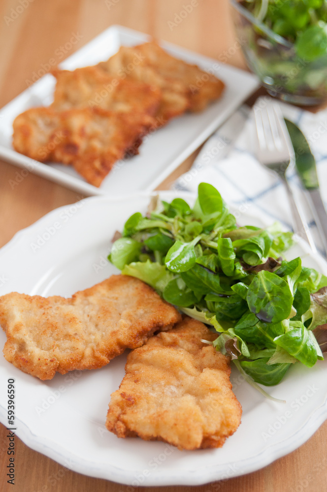 Wiener Schnitzel mit Salat