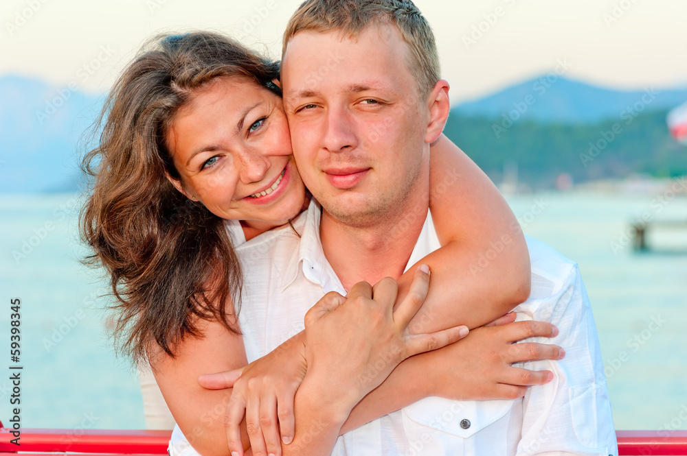 Fototapeta premium man and woman hugging near the sea