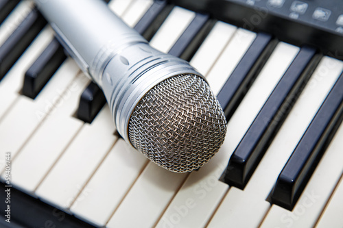 Obraz na płótnie Microphone on the piano keyboard