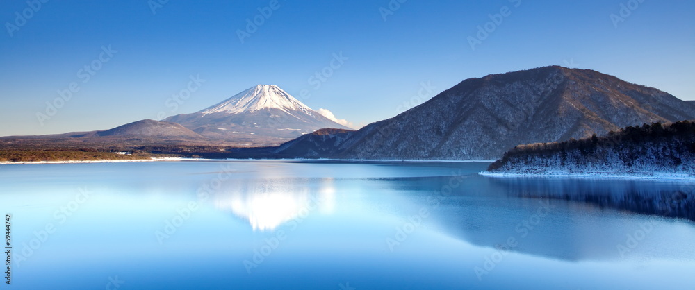 Naklejka premium Mt. Fuji and Motosu lake in winter season