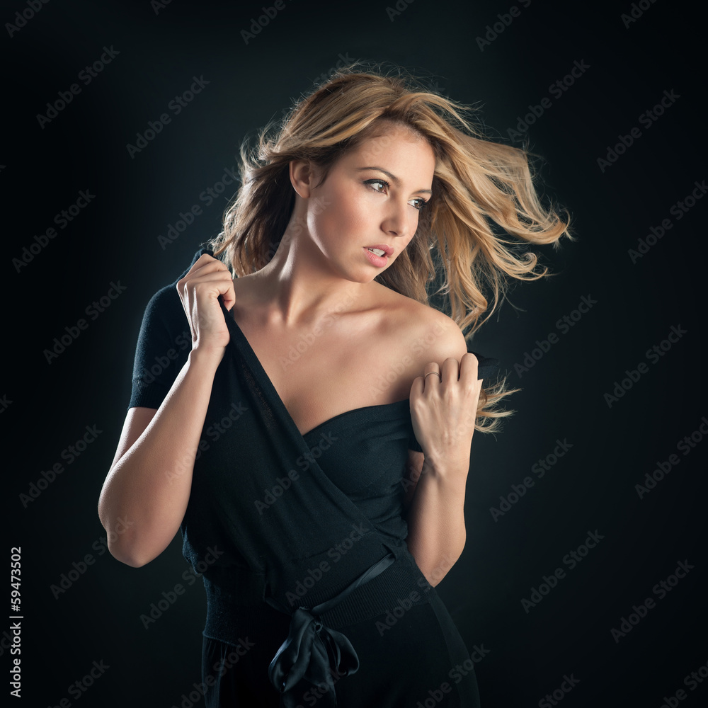 Naklejka premium Sensual portrait of blonde woman on black background.