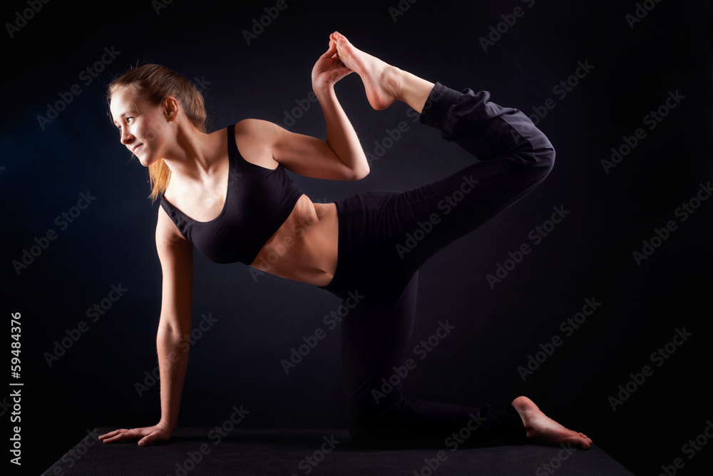 Obraz premium Yoga pose in studio