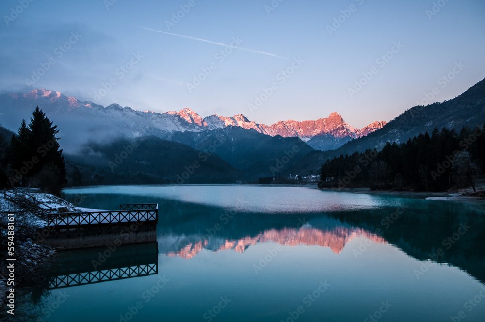 Alba al Lago di Barcis