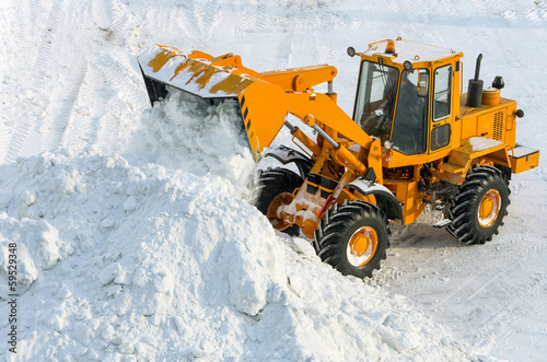 Clearing the road from snow