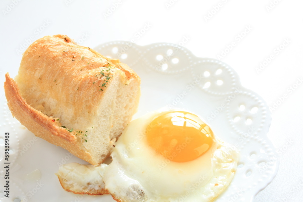 french bread and sunng side up egg