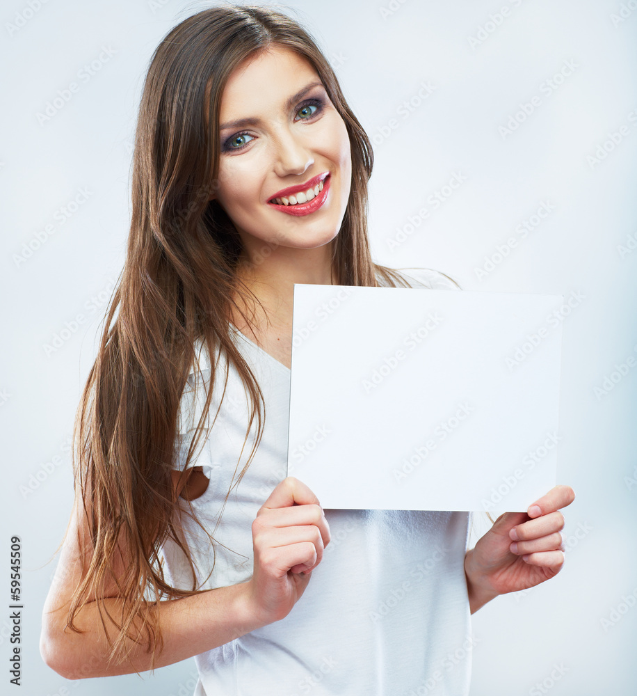 Naklejka premium Teenager girl hold white blank paper. Young smiling woman show